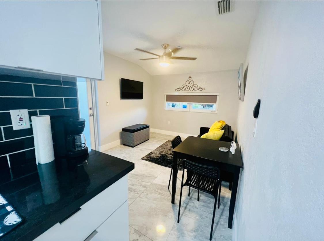 Little Gables Studio-Your Miami Escape-10Min Airport Buitenkant foto